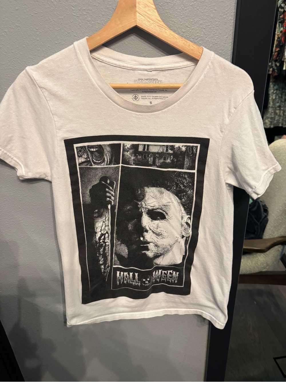 White Halloween Graphic Tee - Women’s Size Small 🖤👻